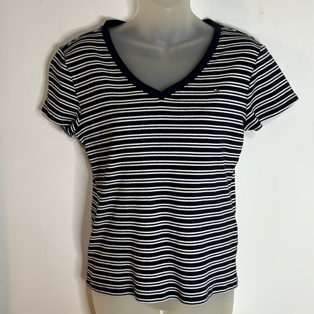 Tommy Hilfiger Women's Stripe V-Neck Favorite T-Shirt Navy & White Nautical Tee